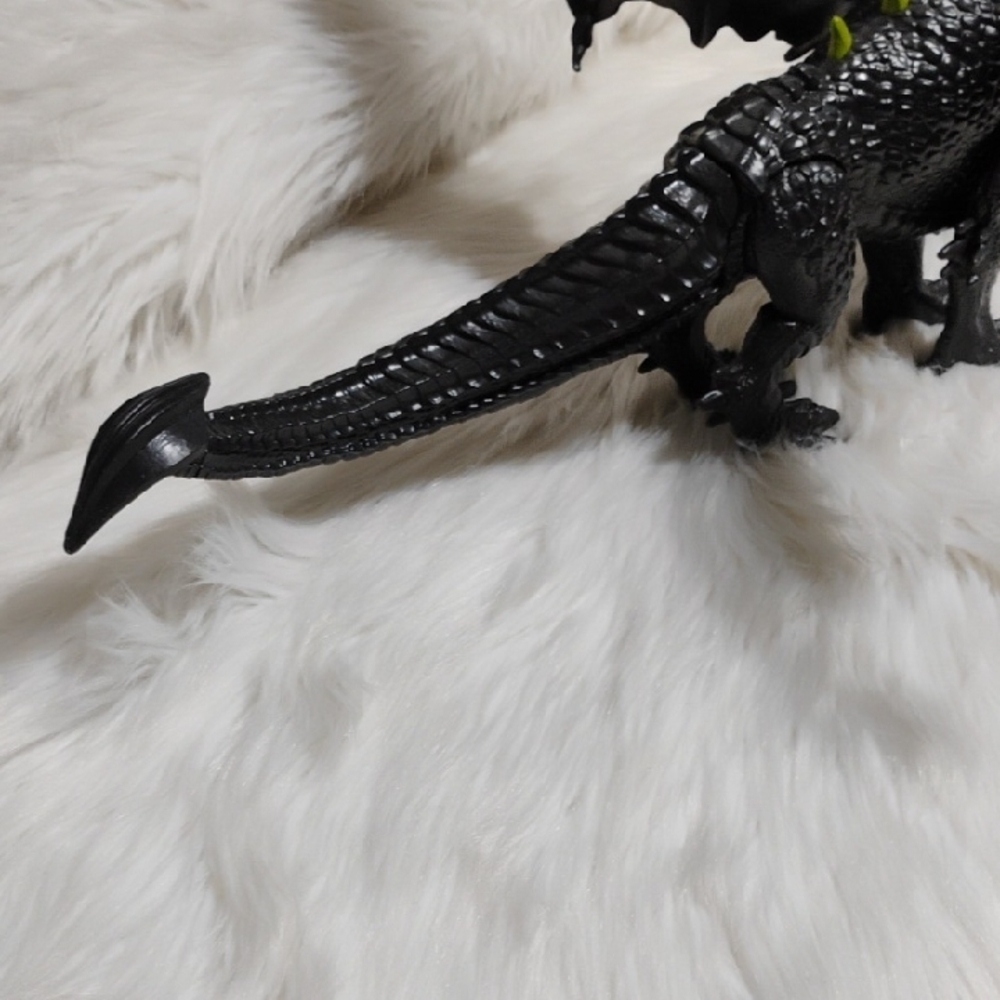 Dungeons & Dragons Rakor Majestic Black & Green Dragon Figure (XX-55) - Picture 7 of 7
